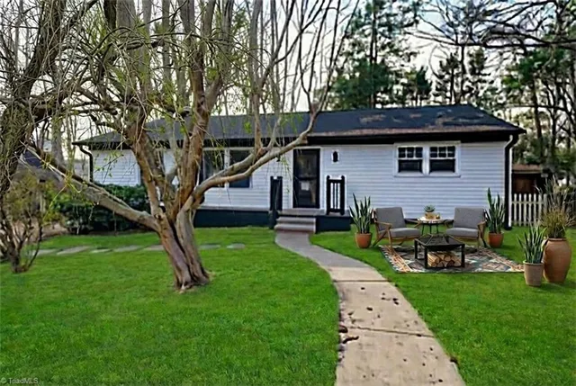 $1,995 | 2005 Queens Court, Greensboro, NC 27408