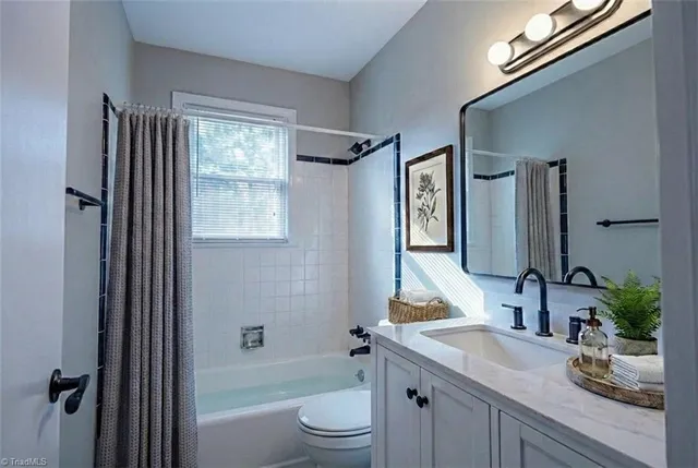 $1,995 | 2005 Queens Court, Greensboro, NC 27408