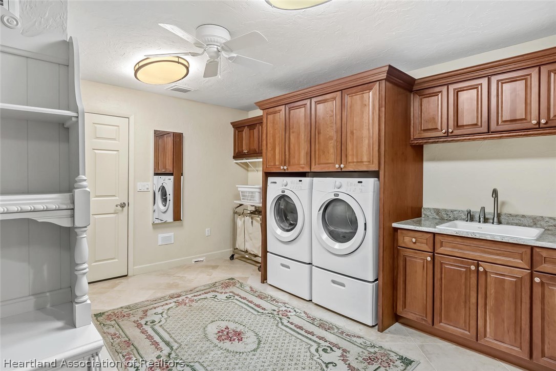 3800 Par Road Sebring, FL 33872 - Photo 16 of 24 a utility room with sink dryer and washer