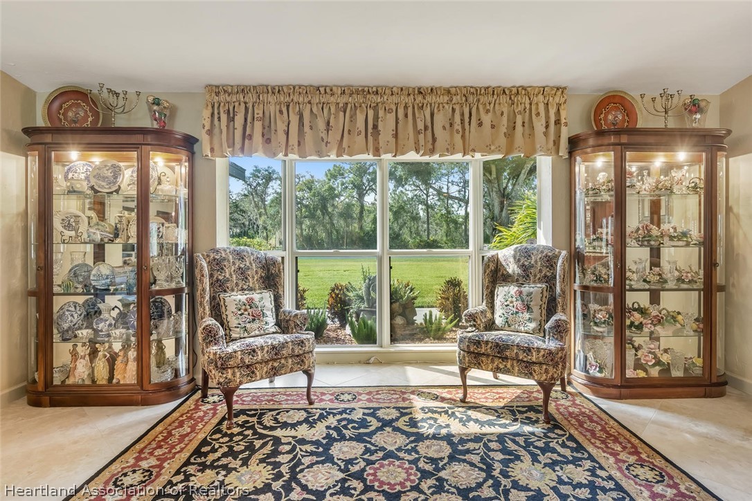 3800 Par Road Sebring, FL 33872 - Photo 4 of 24 a living room with furniture and a floor to ceiling window