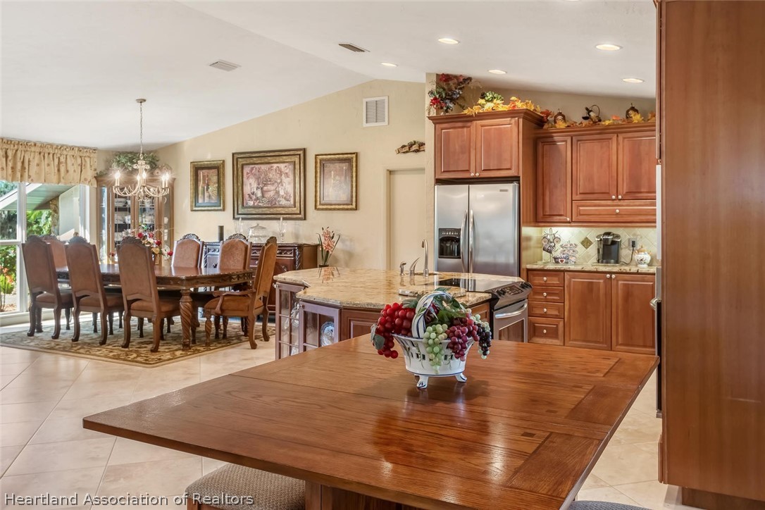 3800 Par Road Sebring, FL 33872 - Photo 6 of 24 an open kitchen with dining table and chairs