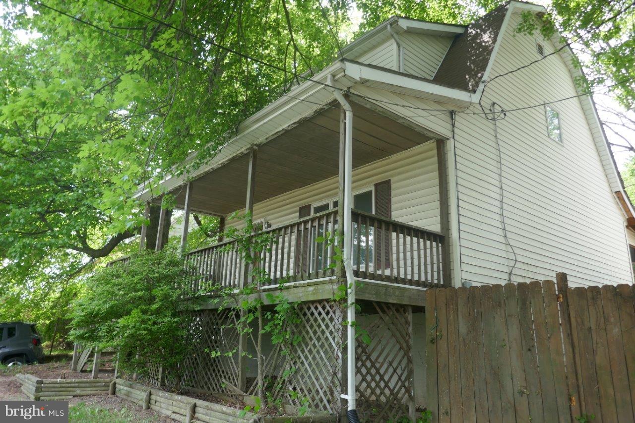 906 Old North Point Road Baltimore, MD 21224 - Photo 3 of 17 Exterior (General)