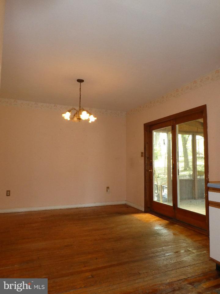 906 Old North Point Road Baltimore, MD 21224 - Photo 8 of 17 Dining Room