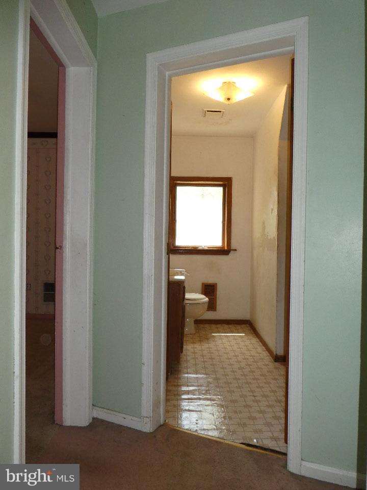 906 Old North Point Road Baltimore, MD 21224 - Photo 9 of 17 Interior (General)