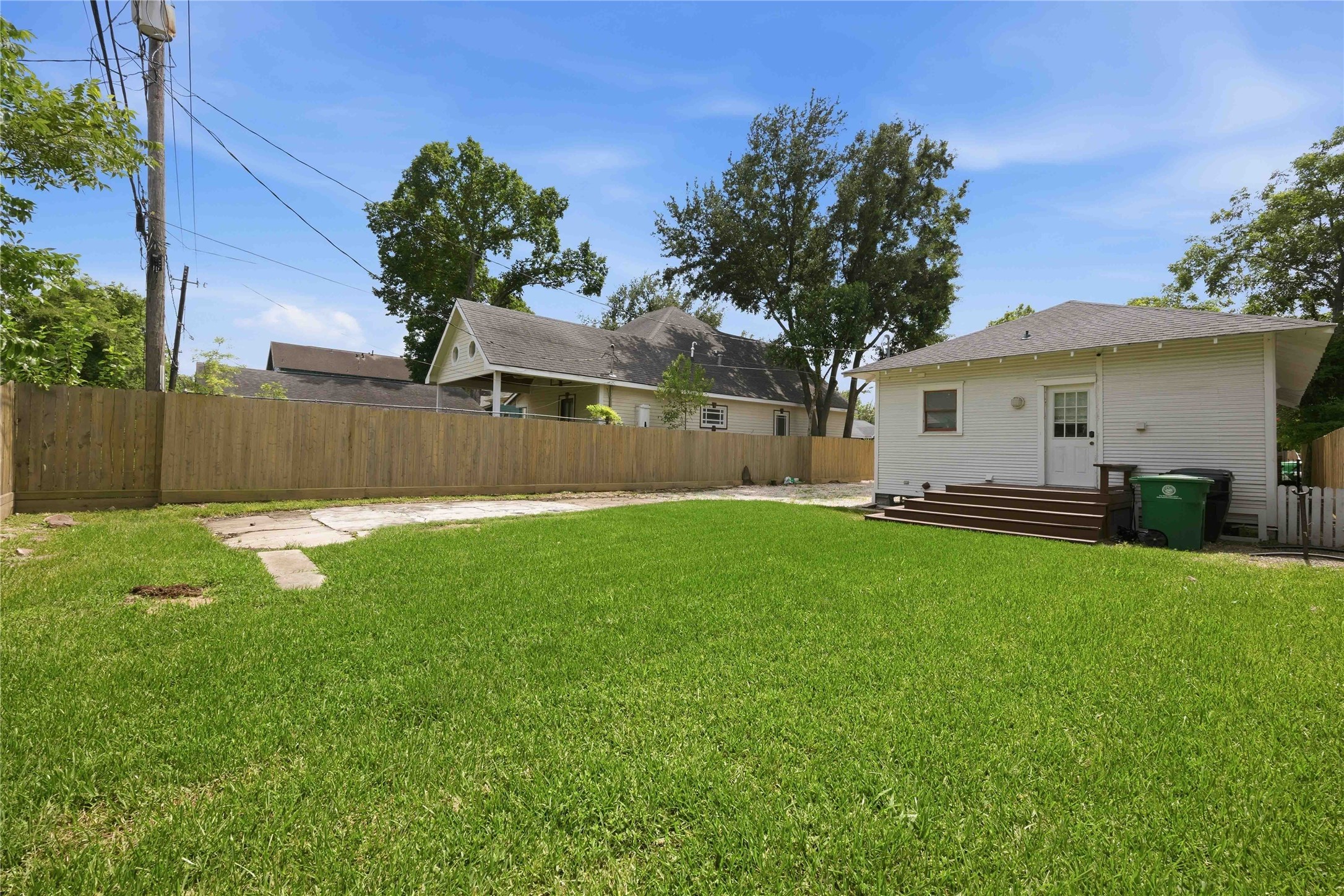 208 Archer Street Houston, TX 77009 - Photo 5 of 26 Huge back yard with deck and plenty of parking on the driveway behind the gate.