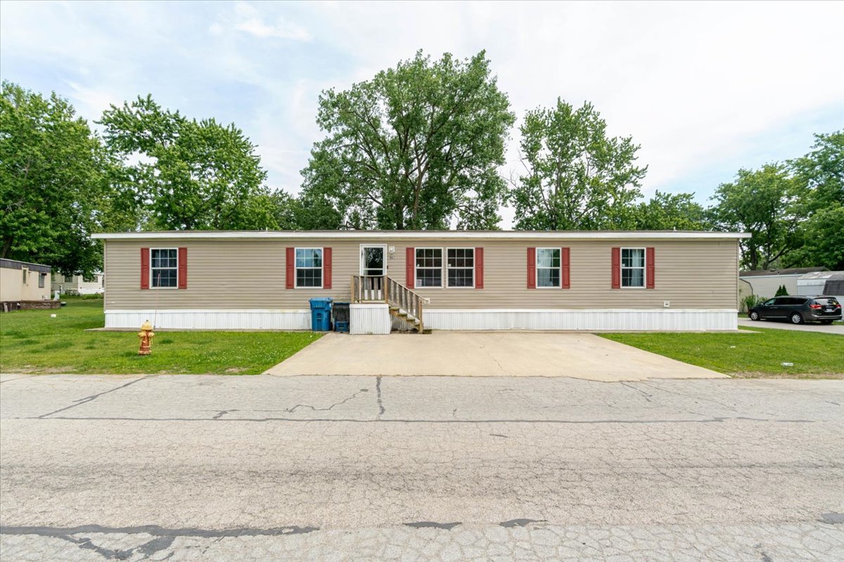 861 4th Street Normal, IL 61761 - Photo 1 of 37
