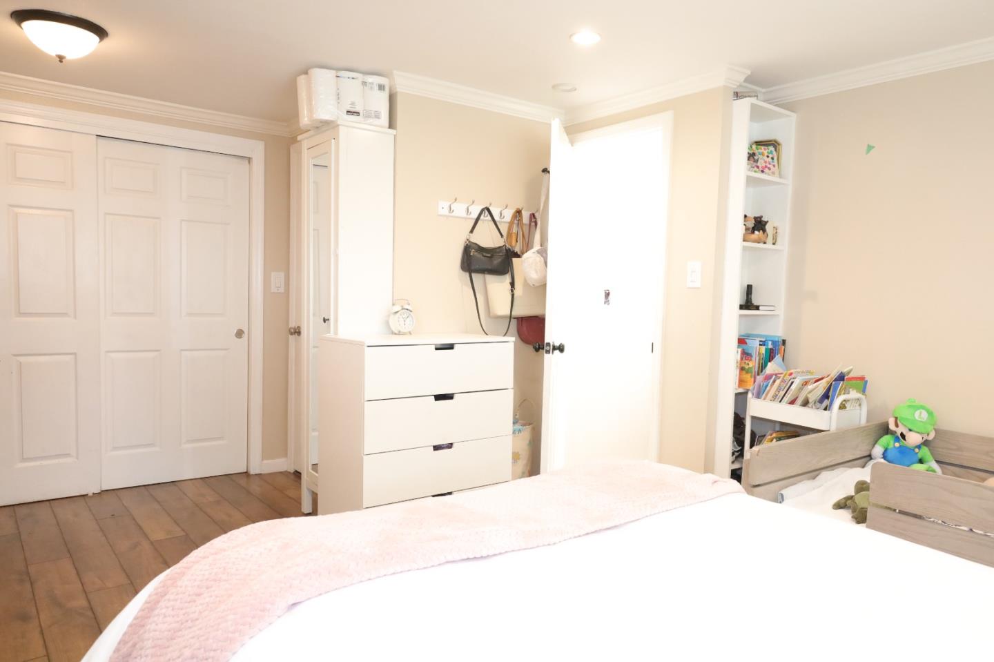 191 East El Camino Real, Unit 138 Mountain View, CA 94040 - Photo 6 of 23 a bedroom with a bed and a cabinet