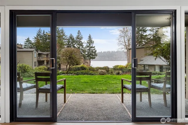 $3,500 | 17450 Northeast 40th Place, Unit E1, Redmond, WA 98052