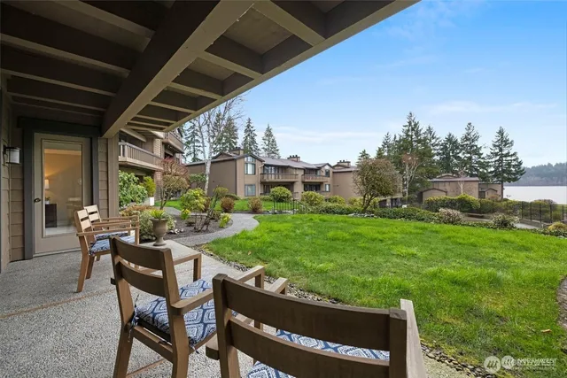 $3,500 | 17450 Northeast 40th Place, Unit E1, Redmond, WA 98052