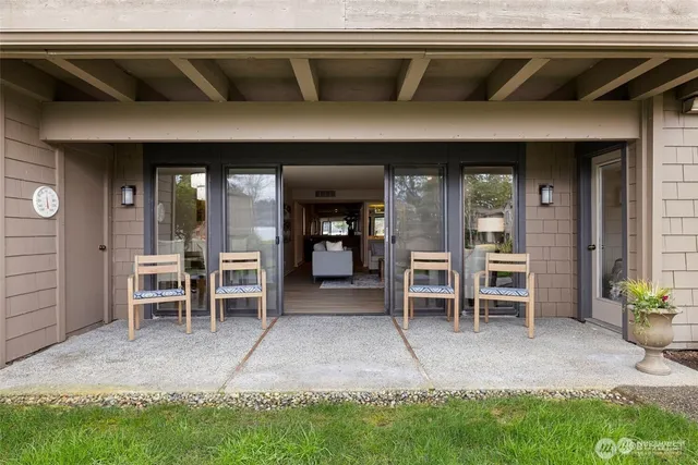 $3,500 | 17450 Northeast 40th Place, Unit E1, Redmond, WA 98052