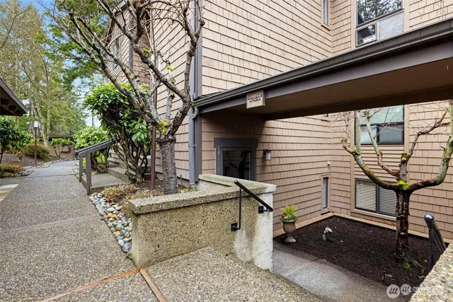$3,500 | 17450 Northeast 40th Place, Unit E1, Redmond, WA 98052