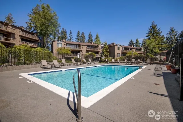 $3,500 | 17450 Northeast 40th Place, Unit E1, Redmond, WA 98052