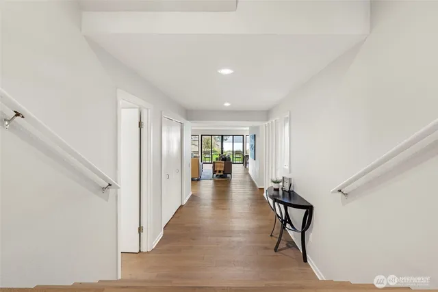 $3,500 | 17450 Northeast 40th Place, Unit E1, Redmond, WA 98052