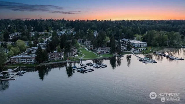 $3,500 | 17450 Northeast 40th Place, Unit E1, Redmond, WA 98052