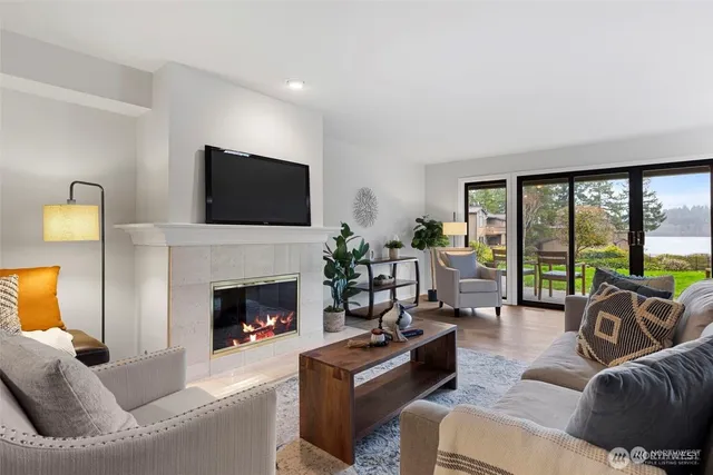 $3,500 | 17450 Northeast 40th Place, Unit E1, Redmond, WA 98052