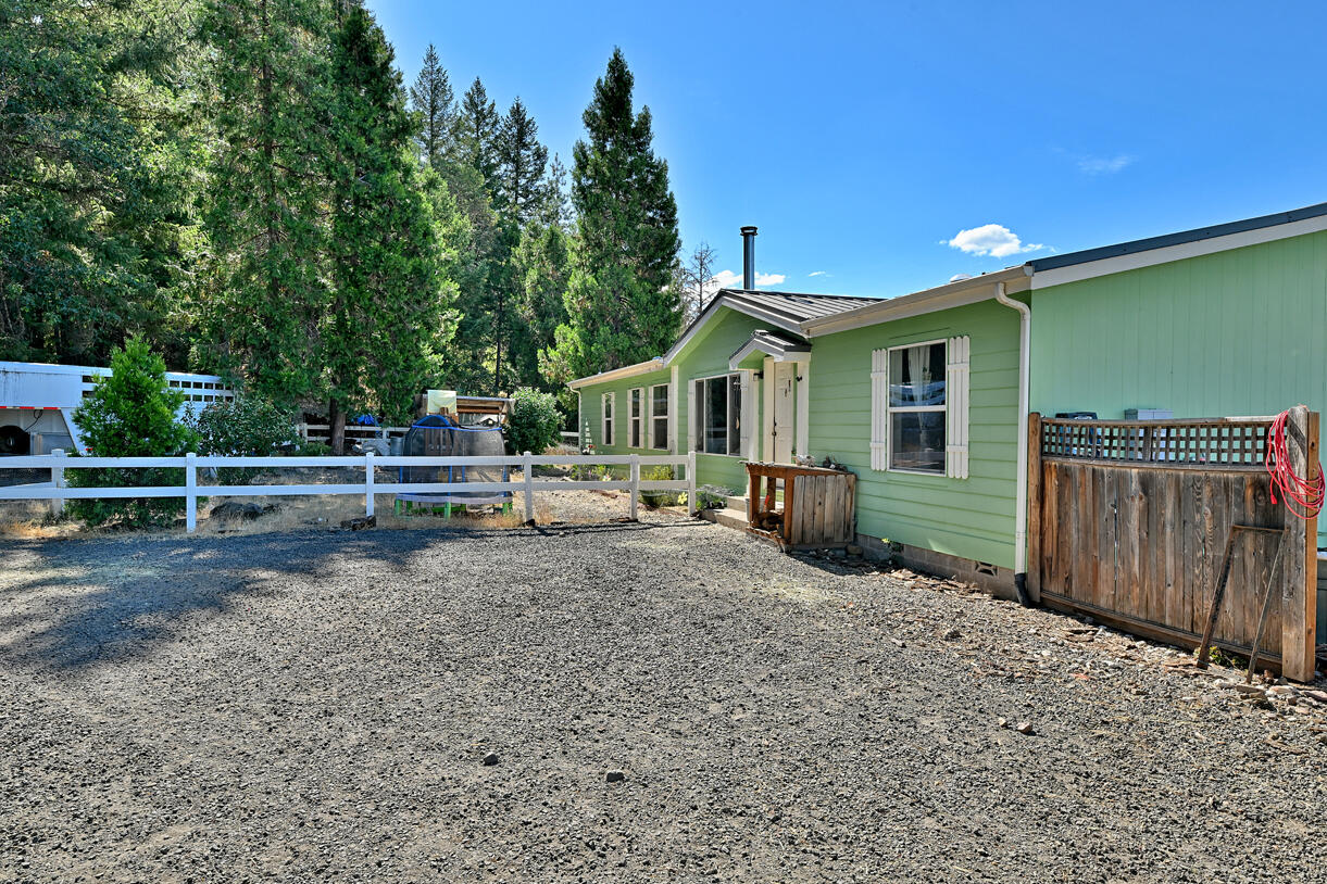 13388 Butte Falls Highway Eagle Point, OR 97524 - Photo 2 of 52 DSC_9273