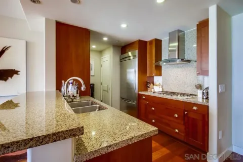 $990,000 | 700 West E Street, Unit 1602, San Diego, CA 92101