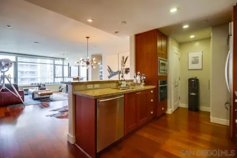 $990,000 | 700 West E Street, Unit 1602, San Diego, CA 92101