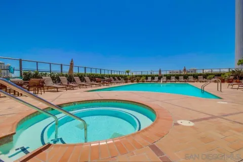 $990,000 | 700 West E Street, Unit 1602, San Diego, CA 92101