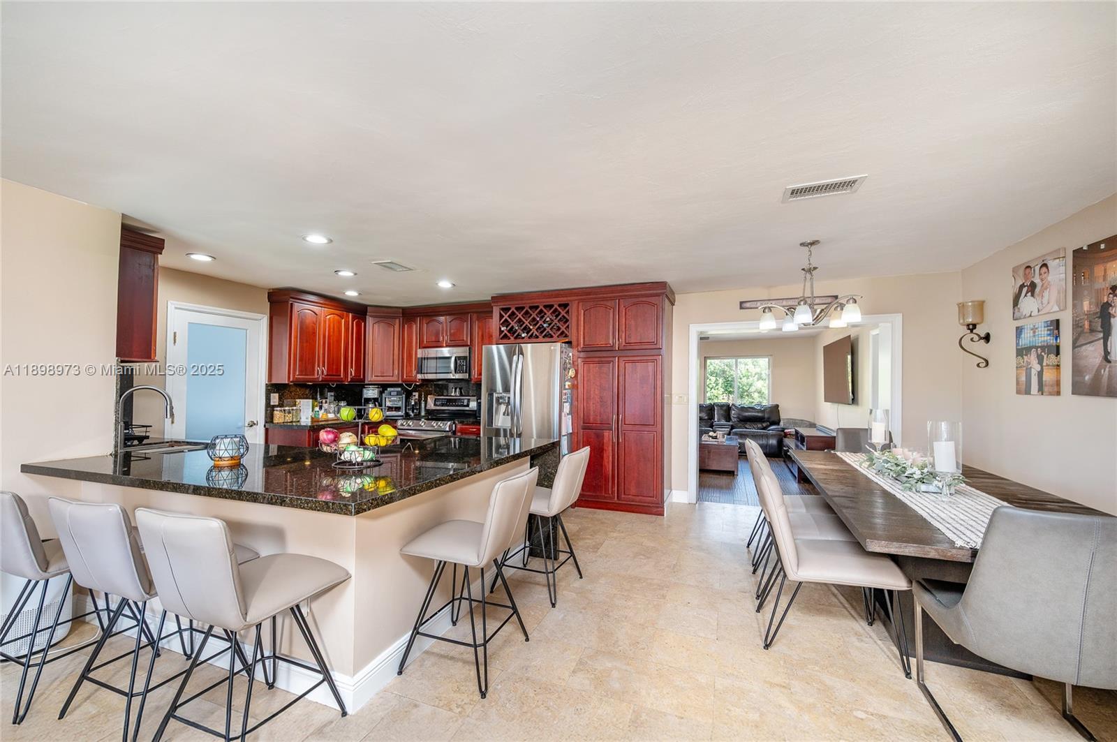 10341 Southwest 52nd Terrace Miami, FL 33165 - Photo 6 of 31