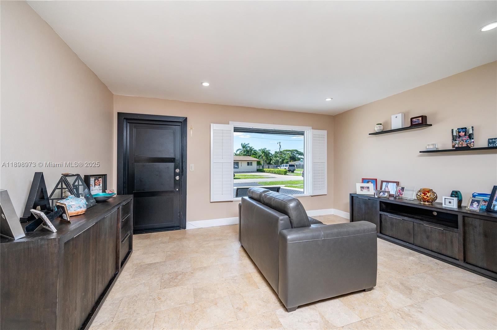 10341 Southwest 52nd Terrace Miami, FL 33165 - Photo 8 of 31