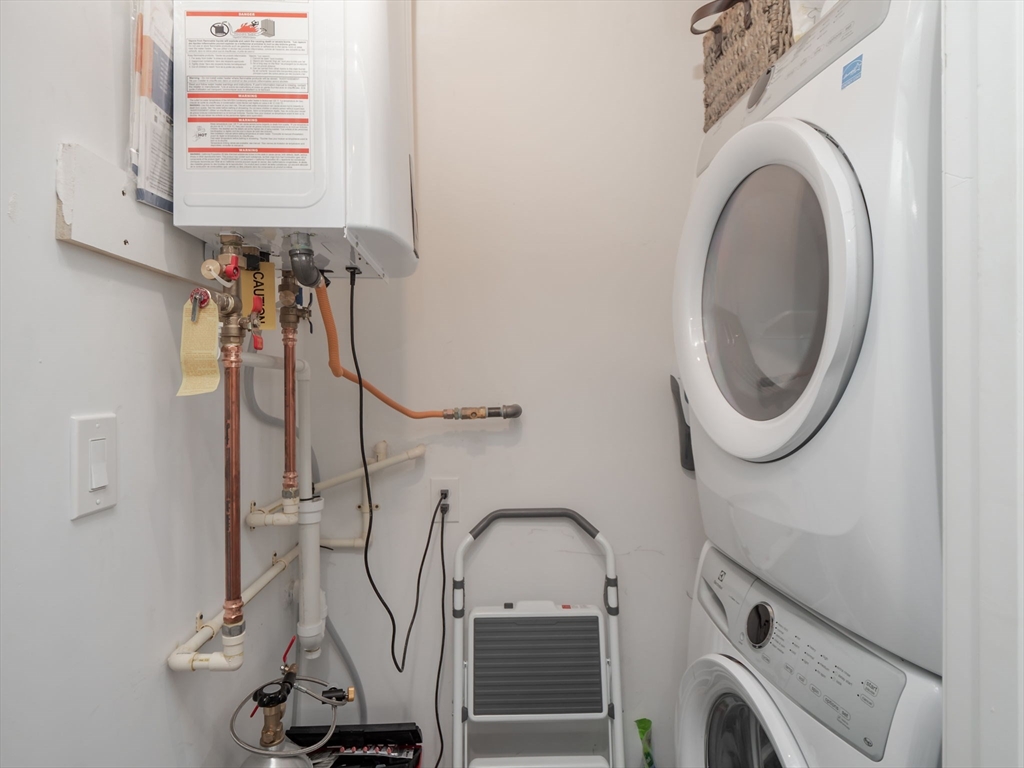 45 L Street, Unit 2 Boston, MA 02127 - Photo 20 of 31 a picture of a bathroom with a sink