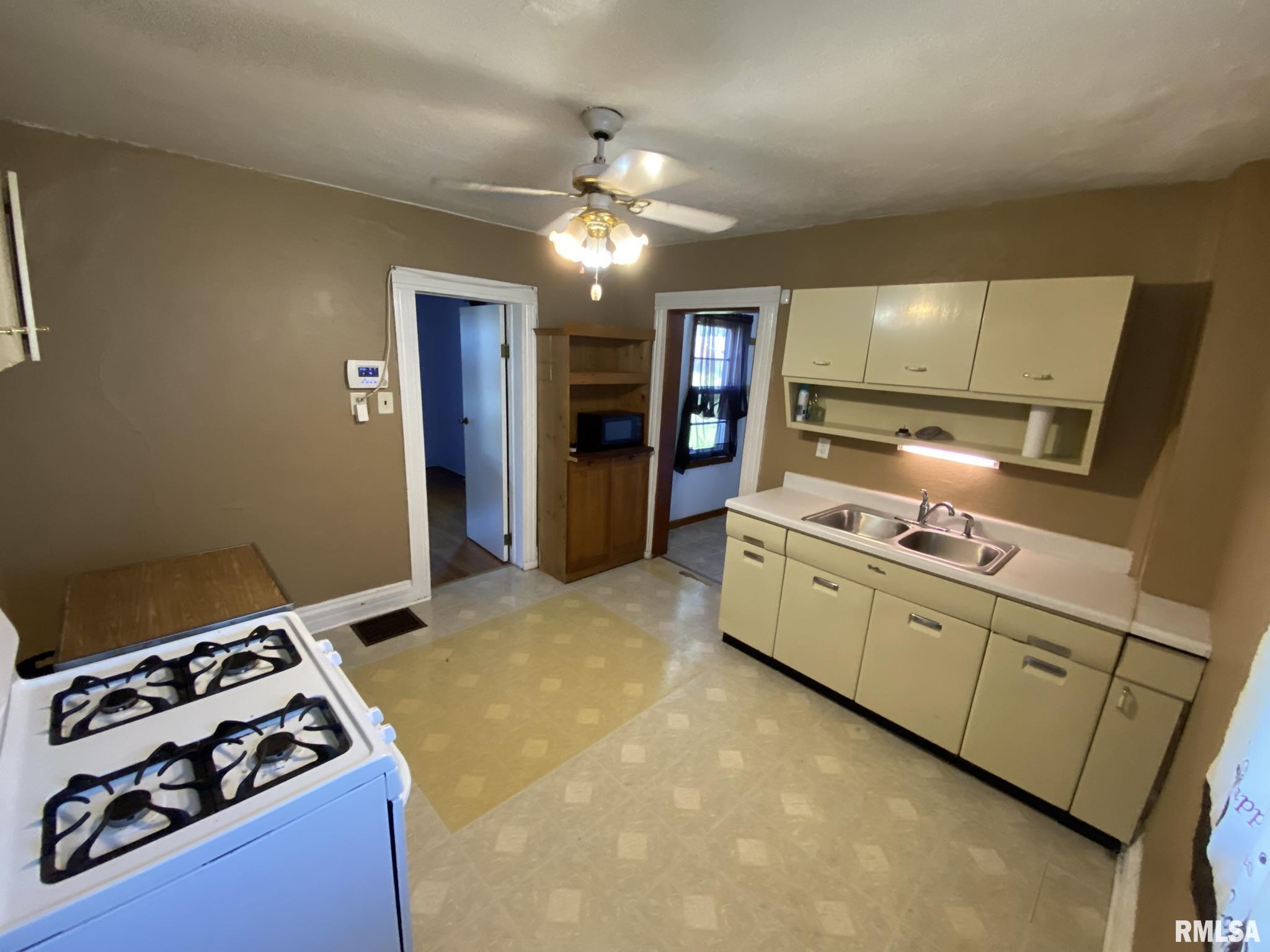 1225 North Bengel Street Springfield, IL 62702 - Photo 6 of 27
