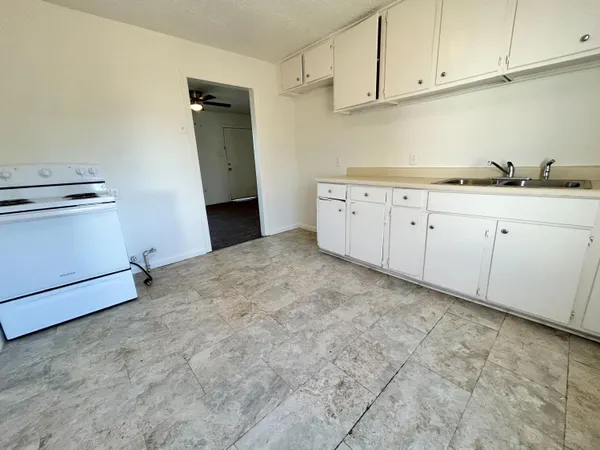 $875 | 2803 2nd Street, Lubbock, TX 79415