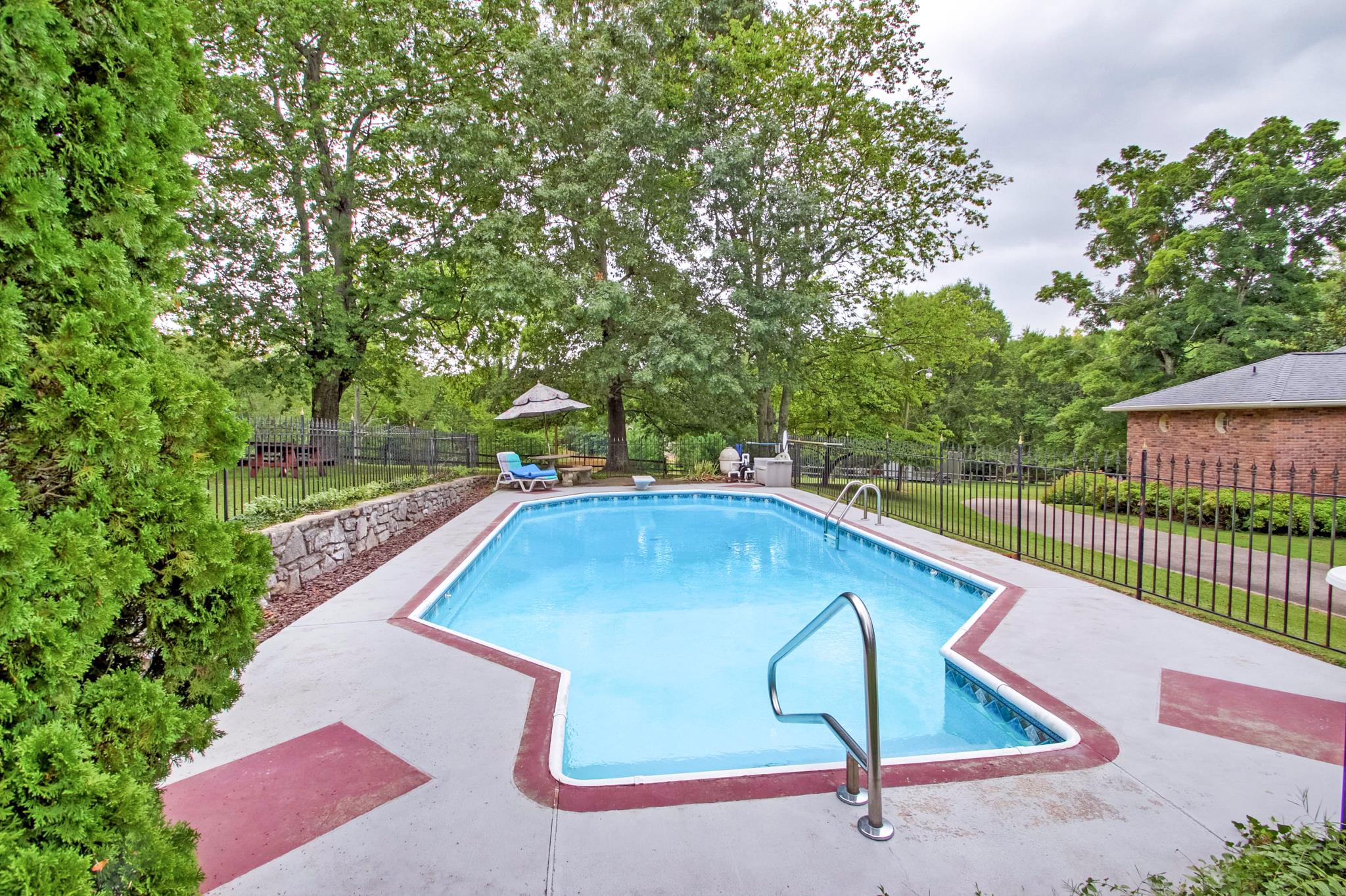 1160 Vanderbilt Road Mount Juliet, TN 37122 - Photo 27 of 28 a view of outdoor space and swimming pool