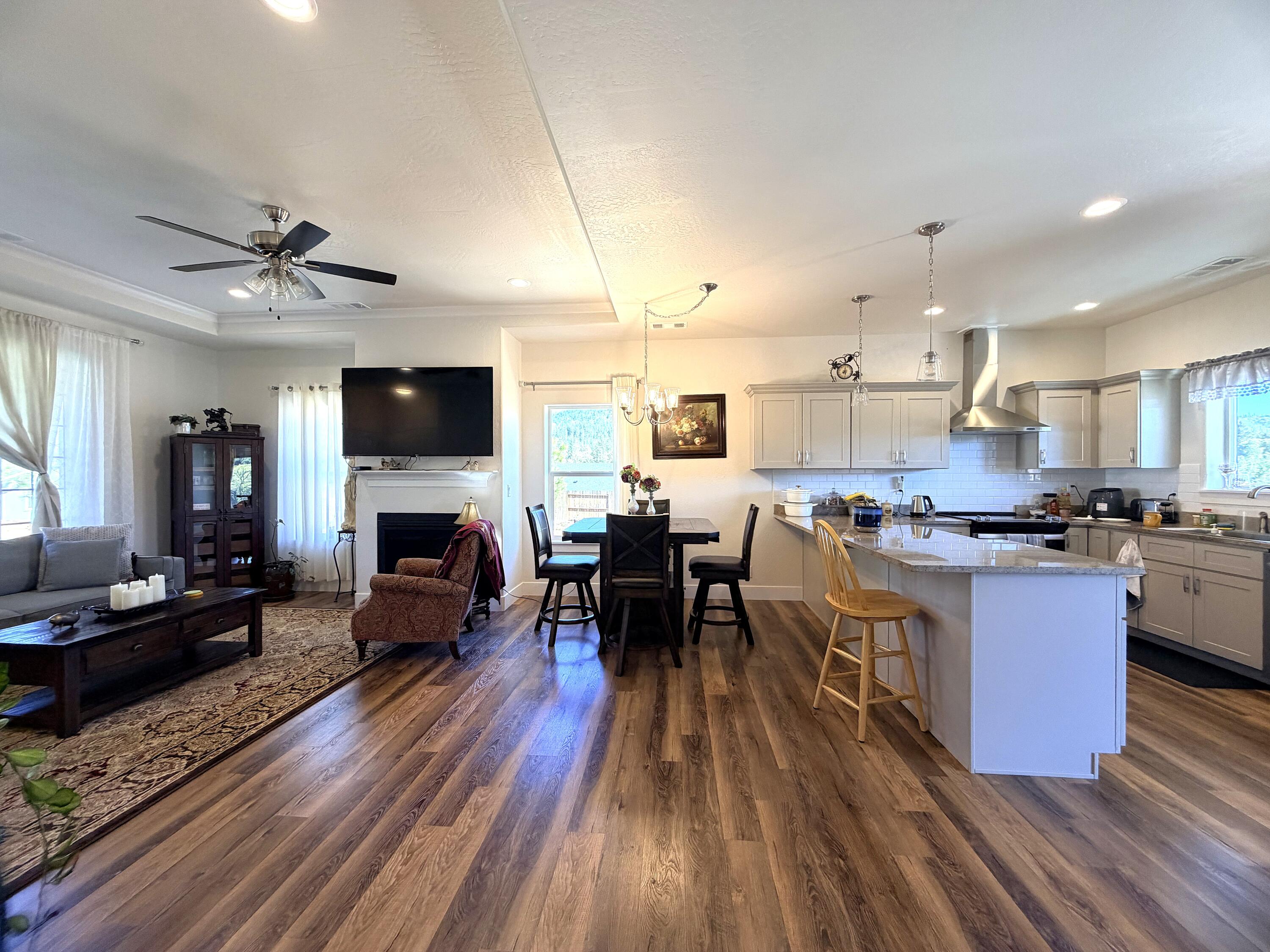 340 Cedar Ridge Drive Cave Junction, OR 97523 - Photo 7 of 37 living-dining-kitchen