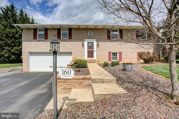 $365,000 | 160 East Side Drive, Greencastle, PA 17225