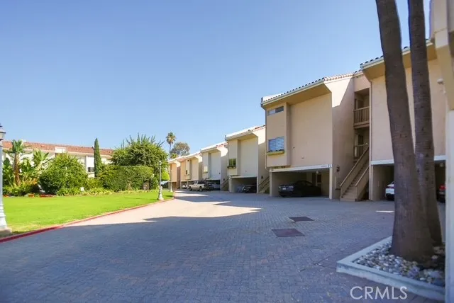 a view of a back yard of the house