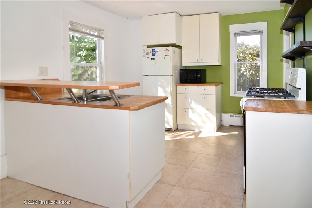 88 Ring Street Providence, RI 02909 - Photo 3 of 37