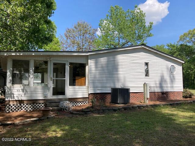 2061 Hunter Road Clinton, NC 28328 - Photo 2 of 16 Side Home