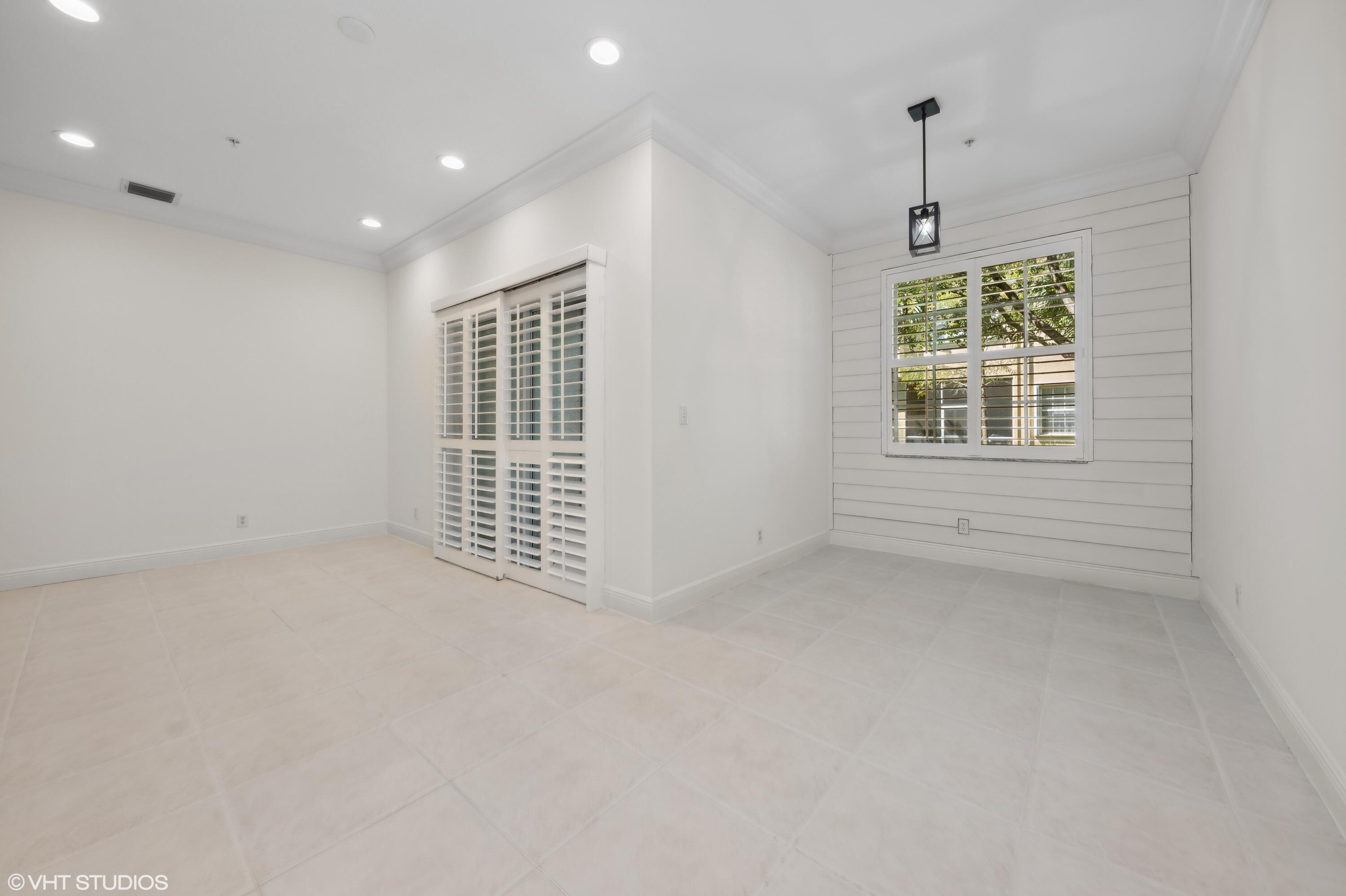 103 Lighthouse Circle, Unit D Tequesta, FL 33469 - Photo 11 of 36 DINING ROOM NOOK