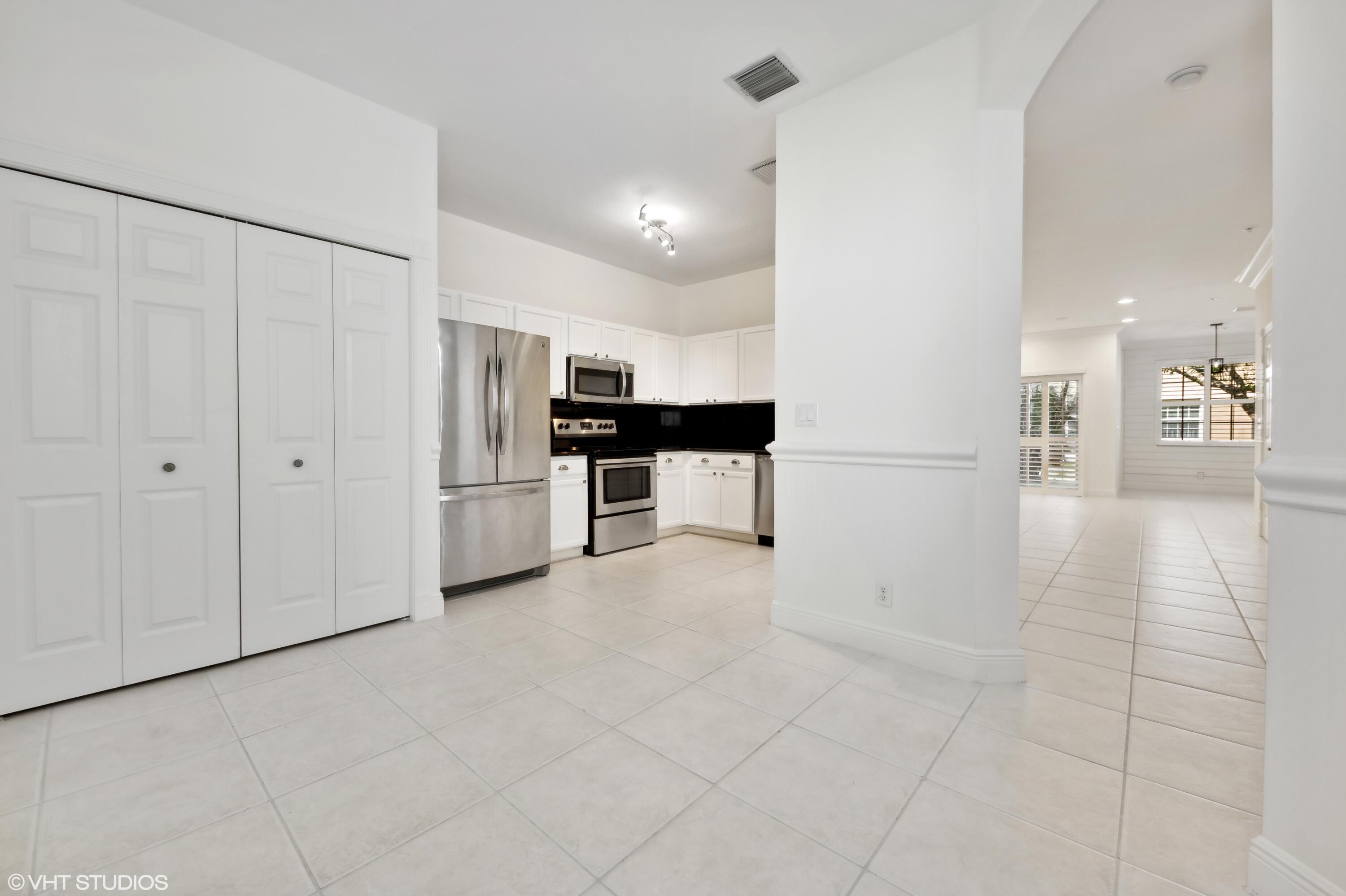 103 Lighthouse Circle, Unit D Tequesta, FL 33469 - Photo 16 of 36 BREAKFAST NOOK