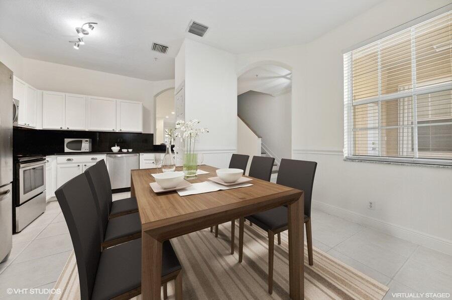 103 Lighthouse Circle, Unit D Tequesta, FL 33469 - Photo 18 of 36 14_103LighthouseCir_AptD_191001_KitchenB