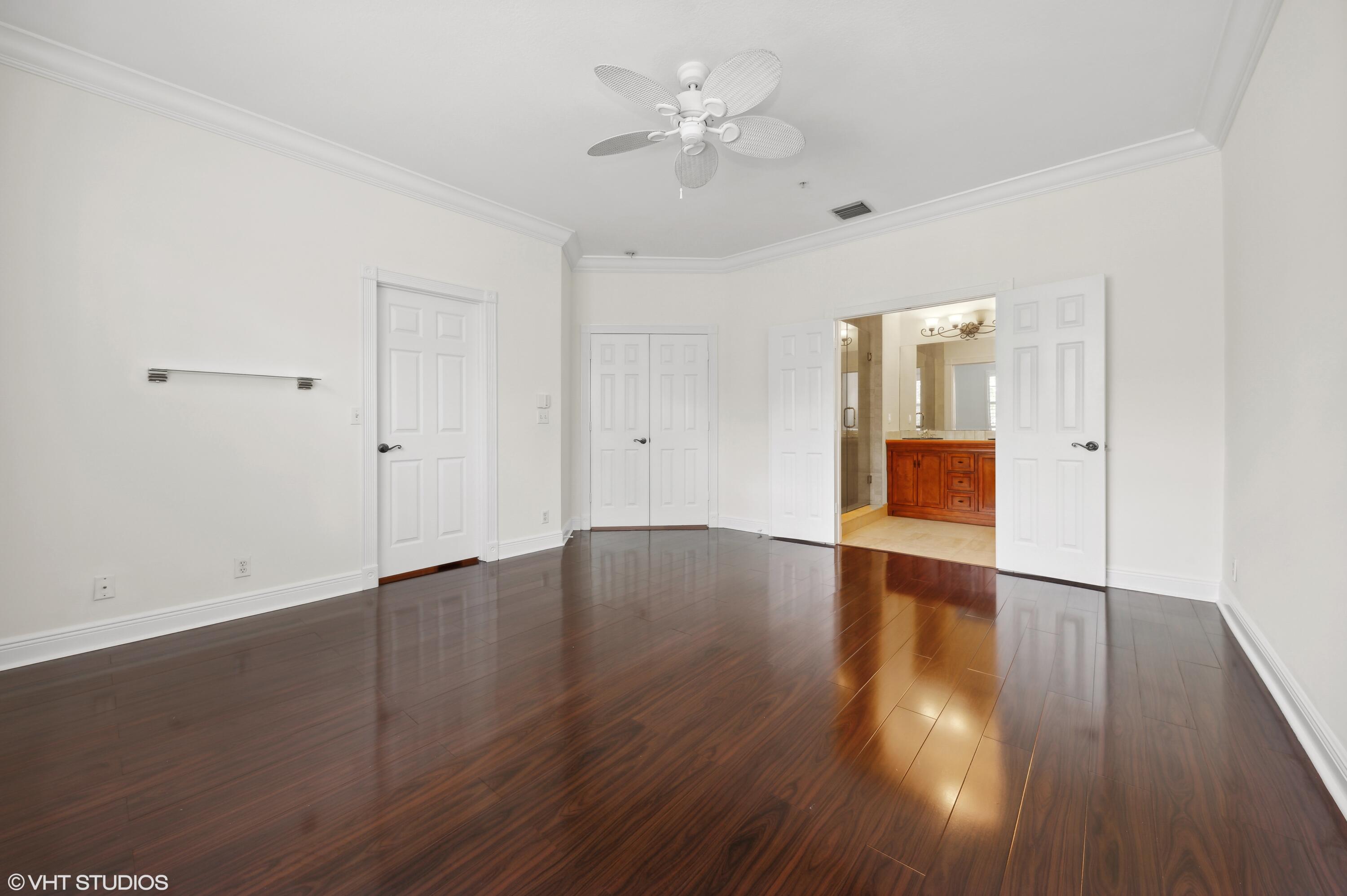 103 Lighthouse Circle, Unit D Tequesta, FL 33469 - Photo 21 of 36 PRIMARY BEDROOM ENSUITE