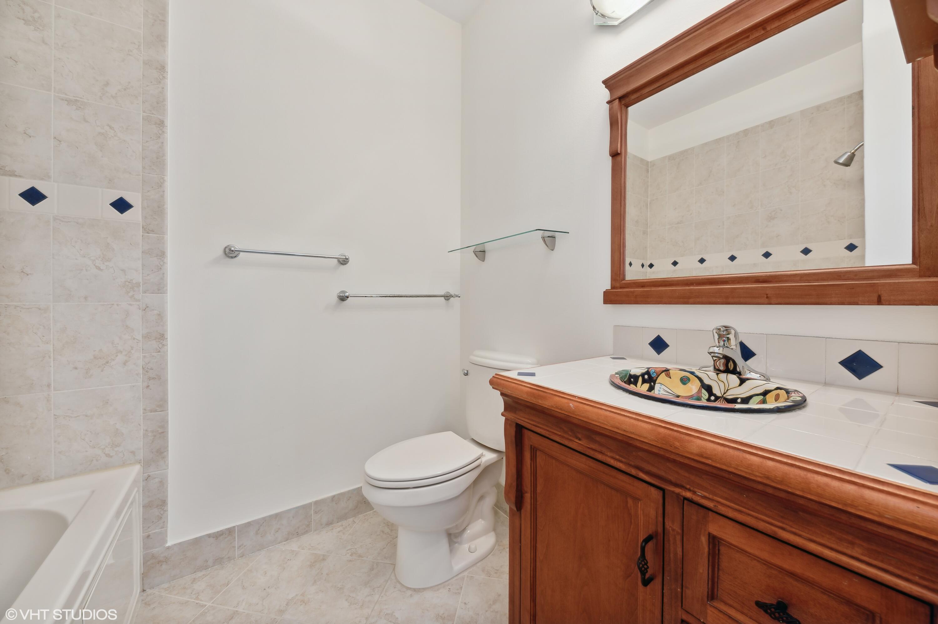 103 Lighthouse Circle, Unit D Tequesta, FL 33469 - Photo 27 of 36 UPSTAIRS 2ND BATHROOM
