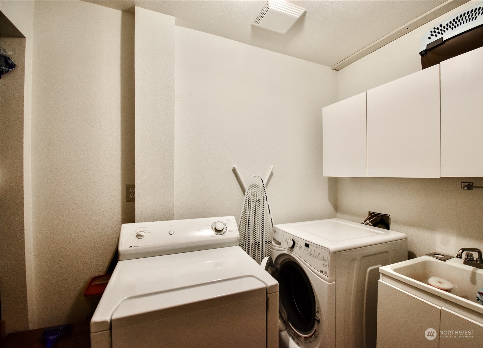 738 W Road Sedro-Woolley, WA 98284 - Photo 12 of 17 a utility room with dryer and washer