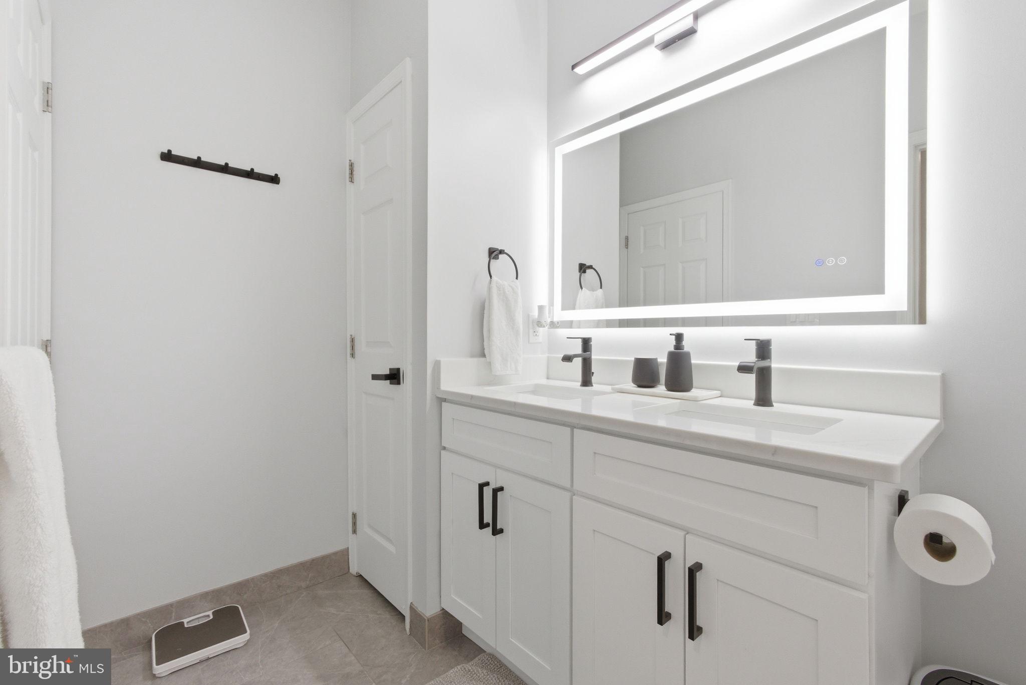 1700 Lake Shore Crest Drive, Unit 33 Reston, VA 20190 - Photo 20 of 32 Full Bathroom
