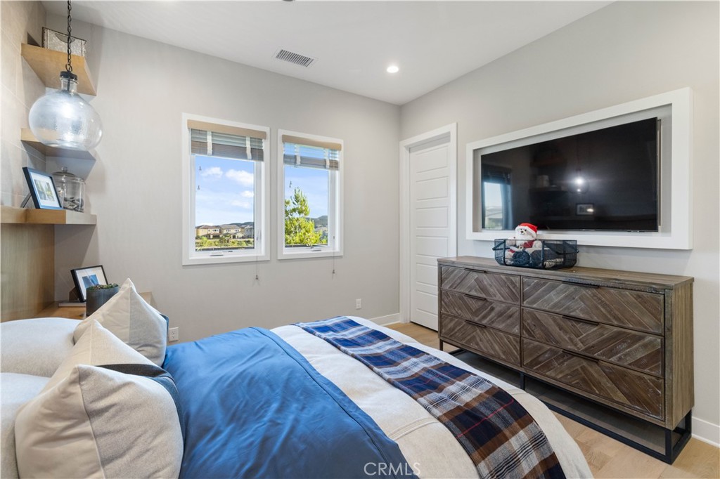 12401 Ridgeline Road Porter Ranch, CA 91326 - Photo 14 of 39