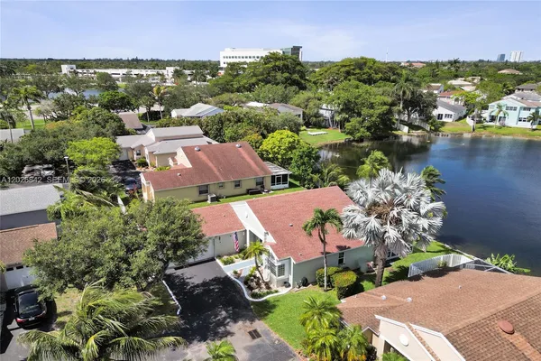 $538,800 | 10639 Lago Welleby Drive, Sunrise, FL 33351