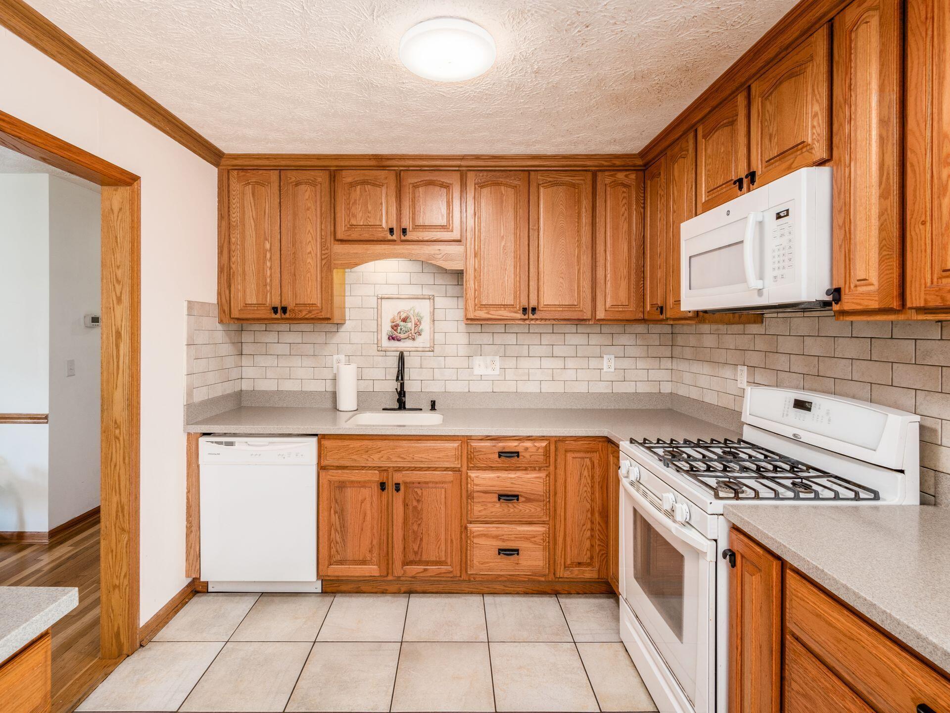 1295 Greenleaf Road Columbus, OH 43223 - Photo 13 of 24 021_5add_A 1295 Greenleaf 038