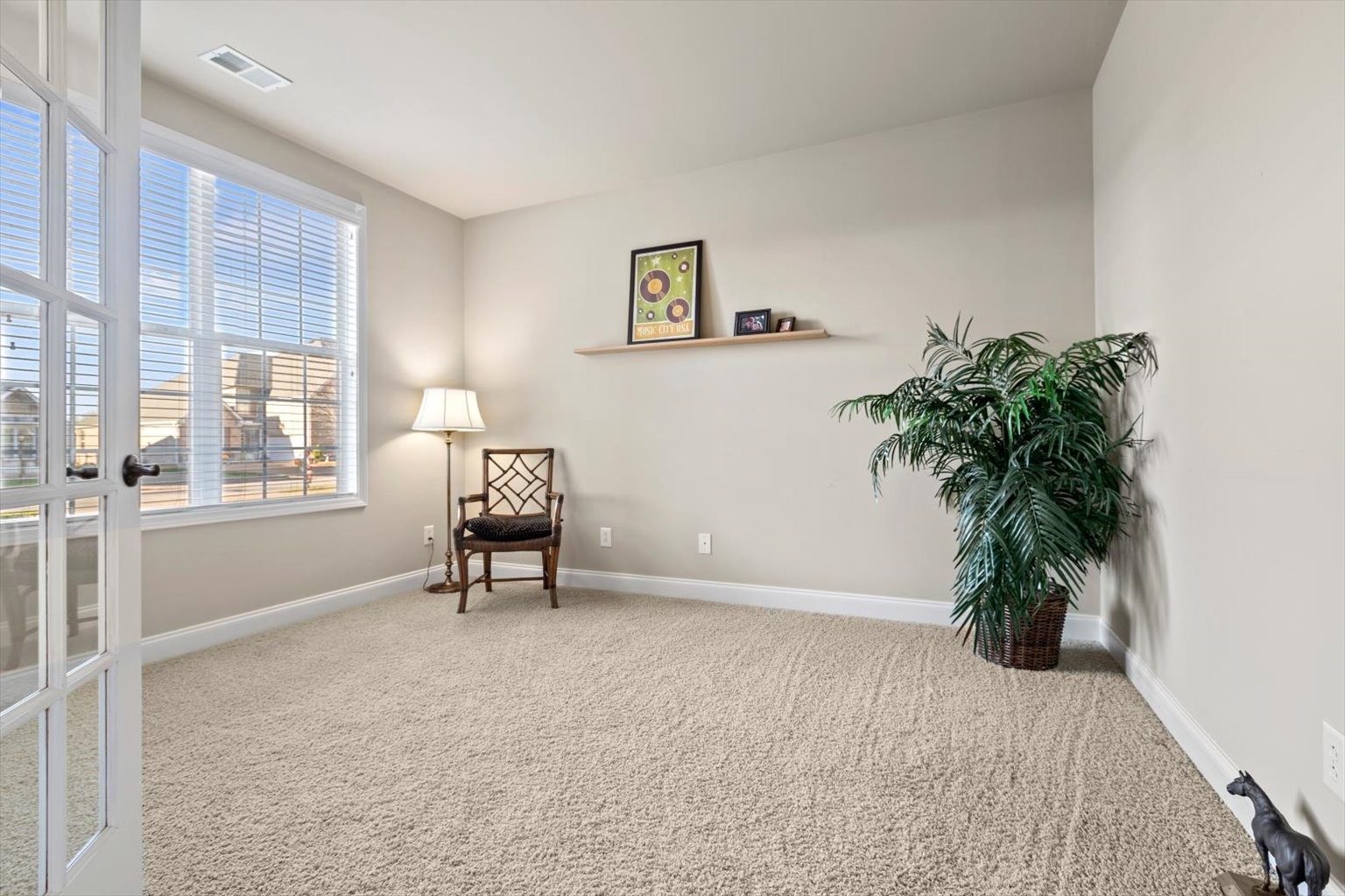 1114 Chickadee Circle Hermitage, TN 37076 - Photo 5 of 39 a living room with furniture and a potted plant
