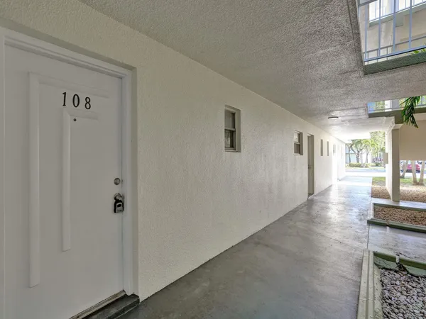 $2,000 | 4205 North University Drive, Unit 108, Sunrise, FL 33351