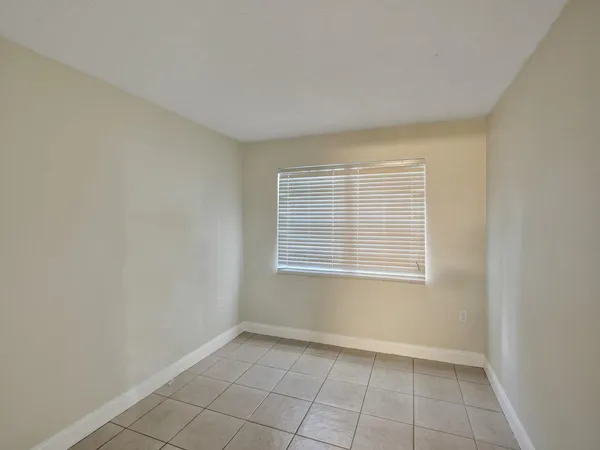 $2,000 | 4205 North University Drive, Unit 108, Sunrise, FL 33351