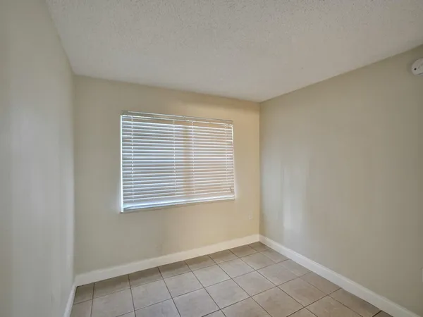 $2,000 | 4205 North University Drive, Unit 108, Sunrise, FL 33351