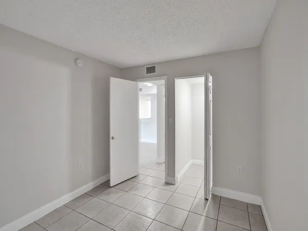 $2,000 | 4205 North University Drive, Unit 108, Sunrise, FL 33351