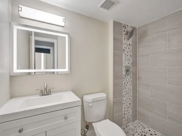 $2,000 | 4205 North University Drive, Unit 108, Sunrise, FL 33351